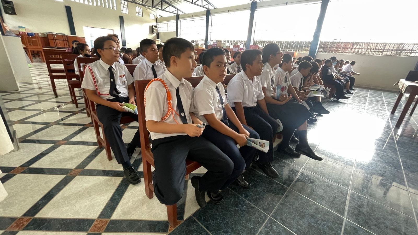 EPS Marañón S.A. continua compartiendo las "Agua Clases" con los alumnos de la I.E Parroquial "Señor de Huamantanga"